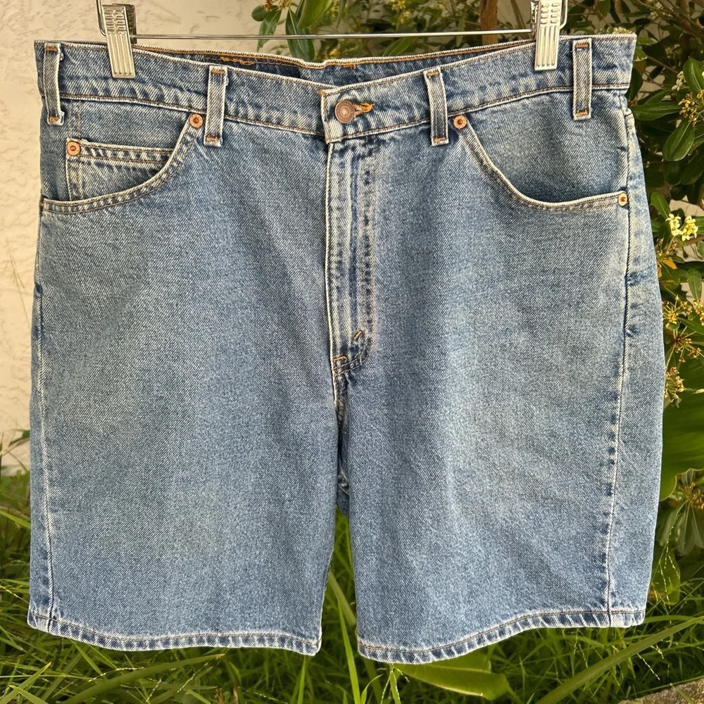 Vintage 1998 Levi’s 550 White Tab Jean Shorts Jorts 33